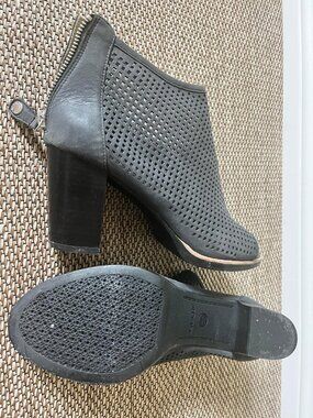Like New Geox Shoes (Genuine Leather)